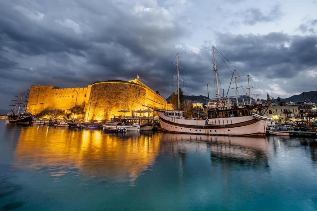 Dome Hotel & Casino At Central Kyrenia Cirénia Exterior foto